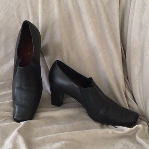 Ankle booties with Leather upper.